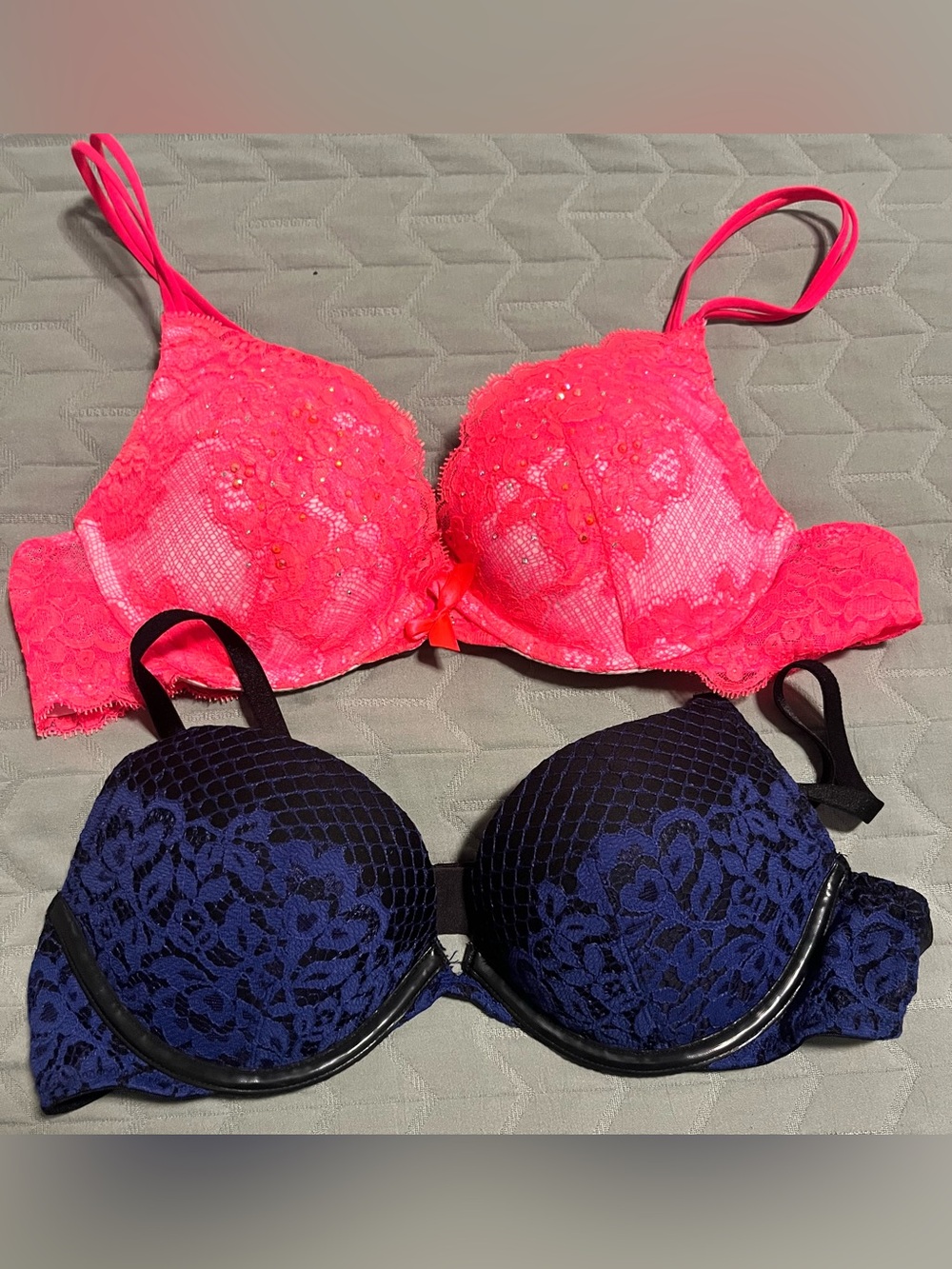 VICTORIA’S SECRET SET OF TWO BRAS SIZE 36A